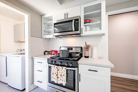 Fully-equipped modern kitchen designed for culinary excellence and social gatherings. This inviting space is ready to inspire both cooking enthusiasts and hosts alike.