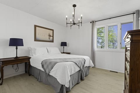 Queen Bedroom