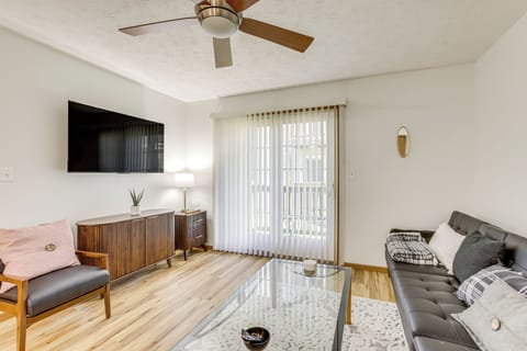 Morgantown Vacation Rental | 2BR | 2BA | 865 Sq Ft | Step-Free Entry