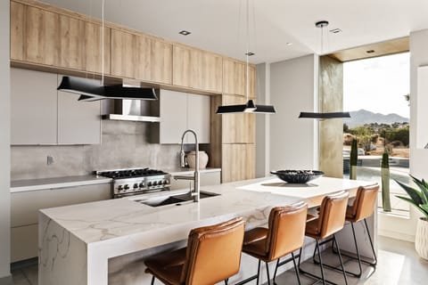 Island seating, perfect for entertaining.