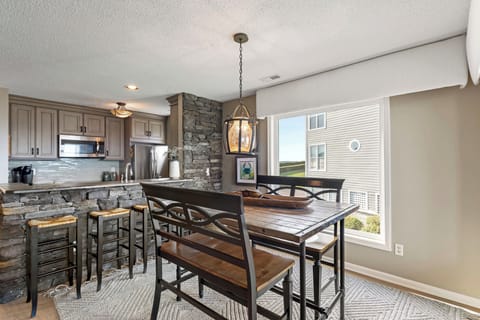 PC1016: PC Beach | Dining Area