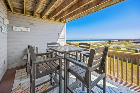 Surf or Sound Realty - 1210 - Surfer's Corner - Deck -1