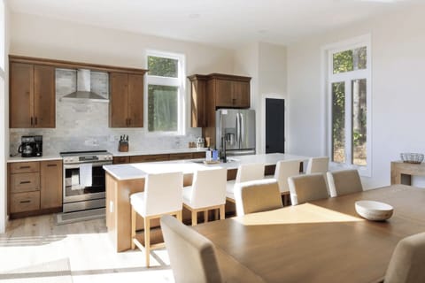 The kitchen has an island with seating for 5 on the breakfast bar.