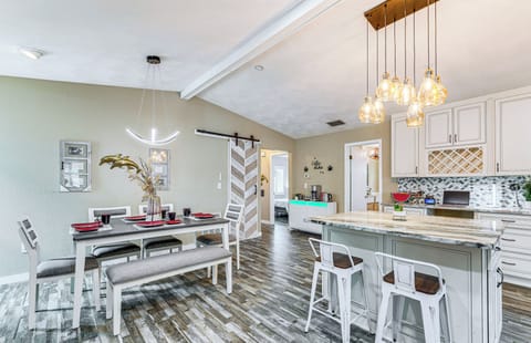 Dining Area & Kitchen