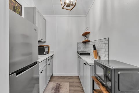 104_Scudder_Ln_Wimberley_TX_78676_USA-Kitchen-IMG_3211