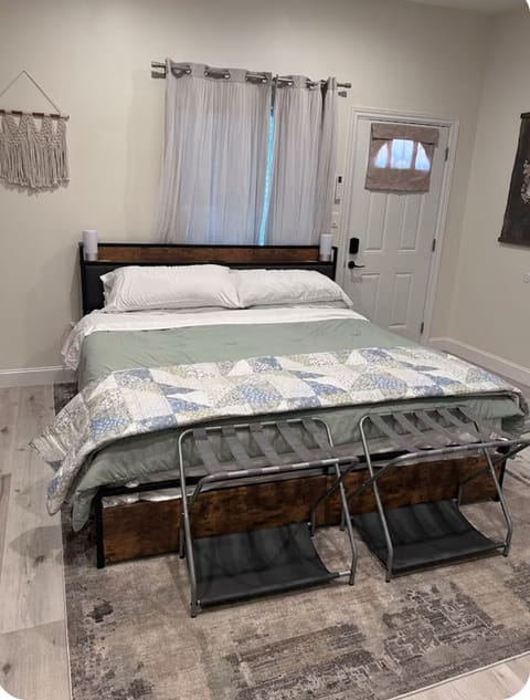 King Bed, Area Rug
