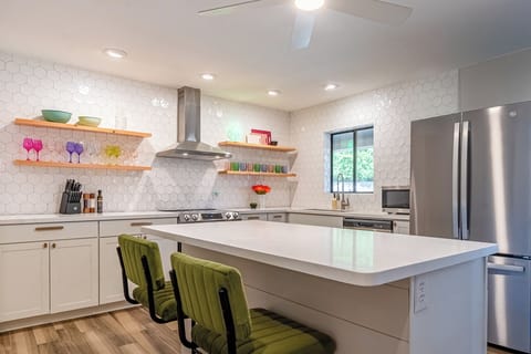 Kitchen island with bar seating for 2