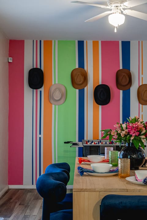 Beautiful accent wall in the dining area
