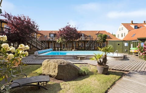 pool