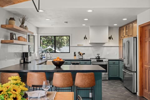 Breakfast Bar for 4: Heritage Crest Tahoe