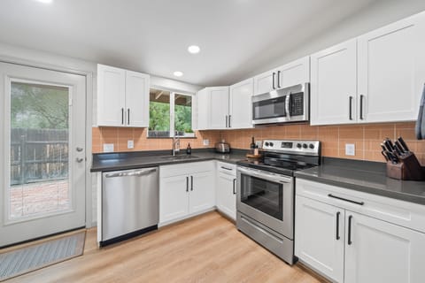 Kitchen with access to the backyard
