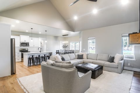 Living Room | Central Heating & A/C | 1st Floor