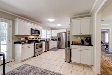 Large Kitchen 1816 Wimbledon