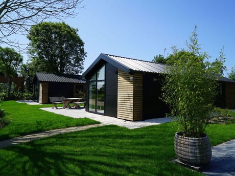 Sky, Plant, Property, Building, Tree, House, Shade, Land Lot, Grass, Cottage