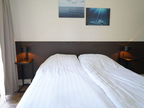 Property, Furniture, Comfort, Building, Wood, Lamp, Floor, Flooring, Pillow