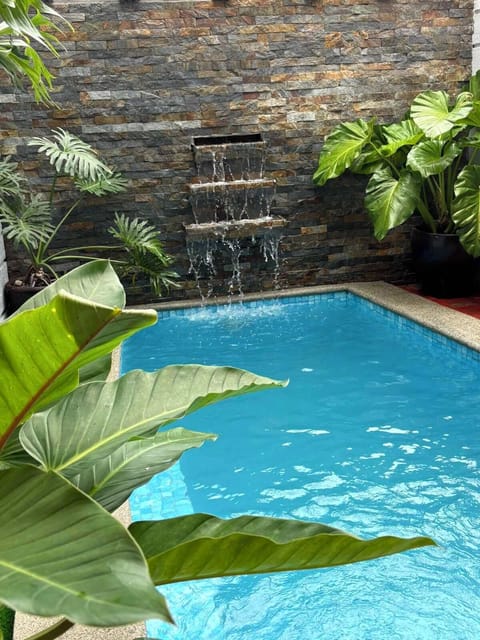 Villa 1 pool daytime