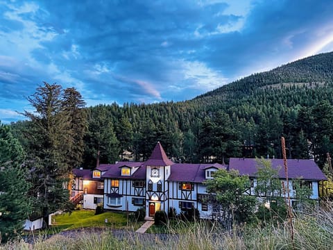 Perfect location by Fall River and Deer Mountain near RMNP and close to downtown