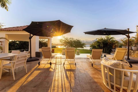 All the amenities you desire, with the beach at your door.



