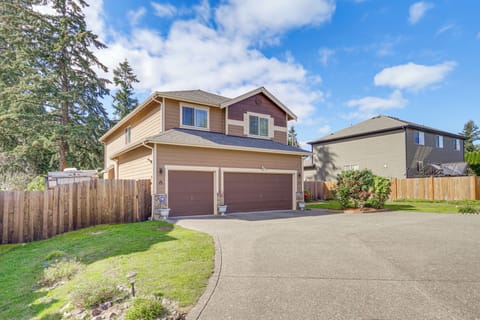 Everett Vacation Rental | 4BR | 3BA | 4 Steps to Enter | 2,700 Sq Ft
