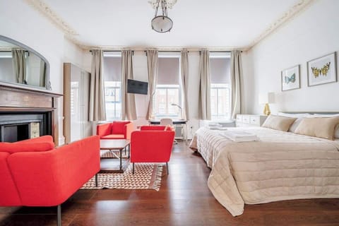 Main room - includes the bed and living area. There is plenty of storage space and a desk within this room
For bookings requiring the extra bed: a premium airbed (single size) will be prepared in this room