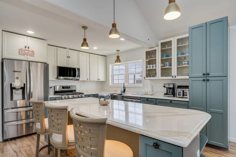 Gorgeous Accent Lighting under Kitchen Island.
