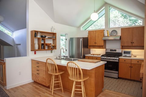 Appointed kitchen with many convenient appliances to make food prep a pleasure.