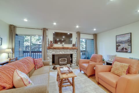 Mammoth Lakes Vacation Rental | 1BR | 1BA | 750 Sq Ft | 2 Steps to Access