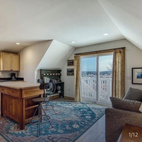 Entry into living and kitchen area. 