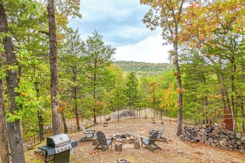 Eureka Springs Vacation Rental | 3BR | 3.5BA | Stairs Required | 1,300 Sq Ft