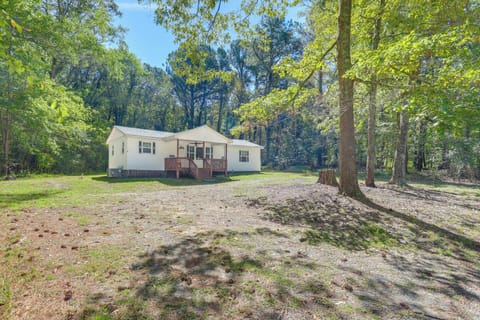 Summerville Vacation Rental | 3BR | 1BA | 700 Sq Ft | Stairs to Enter