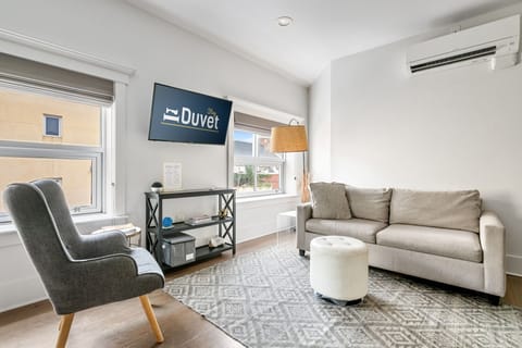 The Trifecta at 493 - 3 Suites - On King!