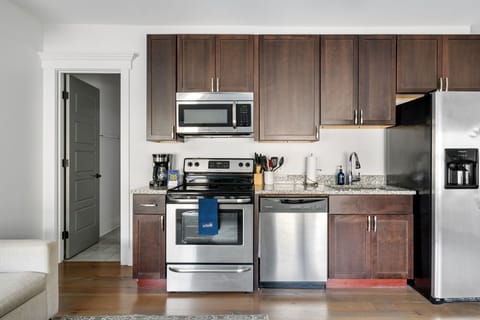 The Trifecta at 493 - 3 Suites - On King!