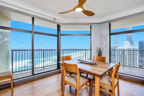 Guests can enjoy casual meals at the kitchen counter or eat together at the four-seater dining table. 