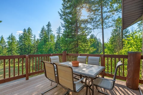 Enjoy the Beautiful Outdoors While Having Dinner | Exterior