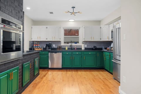 Spacious kitchen for cooking