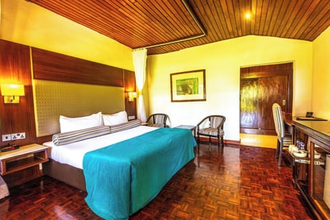 Unit with King bed. Exact unit will be assigned upon arrival. Views, colors, and decor may vary.