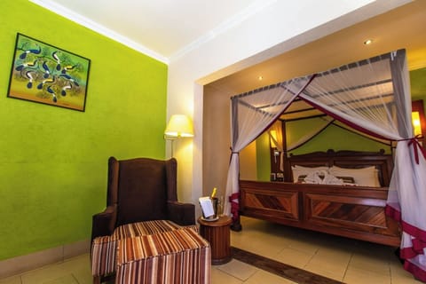 Unit with King bed. Exact unit will be assigned upon arrival. Views, colors, and decor may vary.