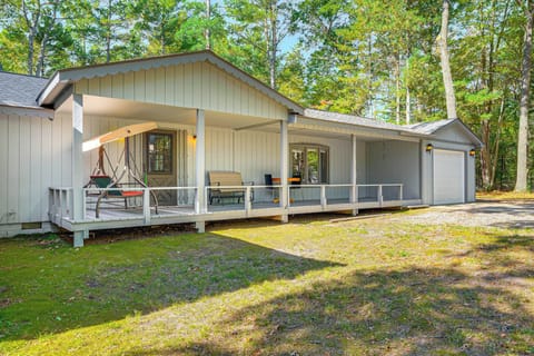 Roscommon Vacation Rental | 3BR | 2BA | 1,500 Sq Ft | 2 Steps to Enter