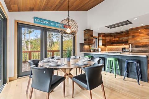 Dining table seating for up to 6 guests with 4 bar seats