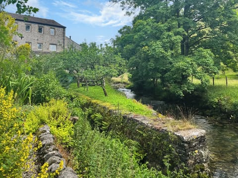 Garden and grounds | Granary Cottage, Kirby Malham
