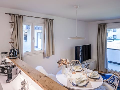 Property, White, Window, Table, Wood, Textile, Lighting, Interior Design, Shade, Countertop