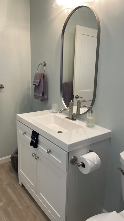 Bathroom 2 (east side)