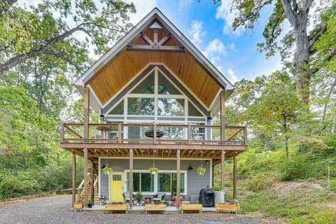 Chattanooga Vacation Rental | 1BR | 1BA | 2 Steps to Enter | 864 Sq Ft