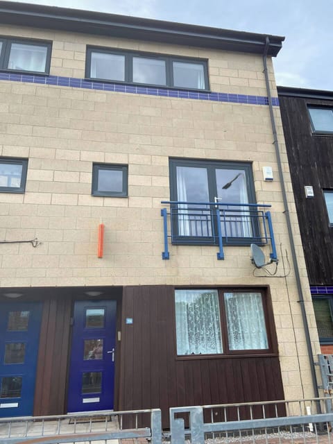 Three storey modern town house