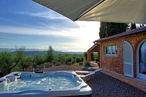 Building Exterior, Hot Tub, Outdoor