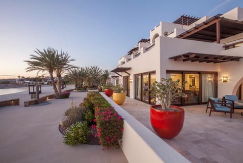 Residence_101_-_102_Playa_De_La_Paz-1