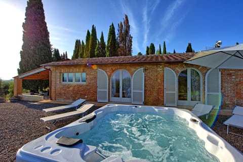 Building Exterior, Hot Tub, Outdoor