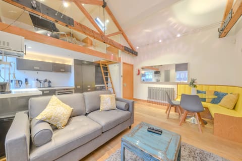 Living Room / Lounge