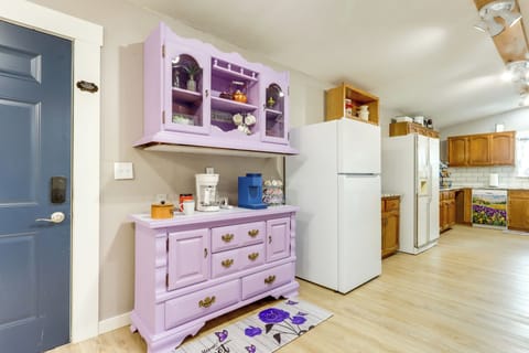 Kitchen | Keurig & Drip Coffee Makers | 2 Ovens | 2 Dishwashers | Cooking Basics