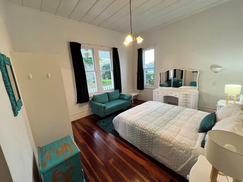 White Queen/King Bedroom